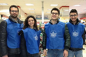 Raccolta alimentare organizzata dal gruppo Giovani x Giovani nei supermercati di Trani