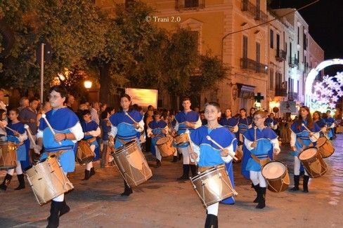 Open Day Trani Tradizioni APS: due giorni tra storia, bandiere e tamburi in Piazza Quercia