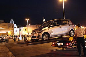Rimozione auto sul porto di Trani
