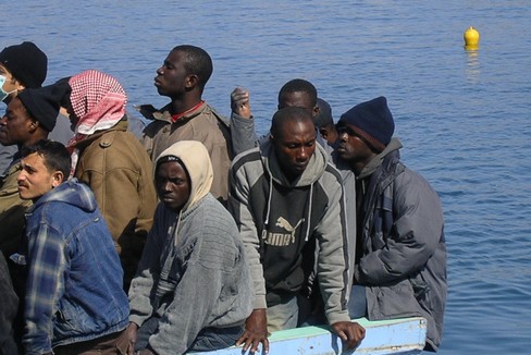 Traffico di migranti e terrorismo, operazione della Polizia nel Sud Italia