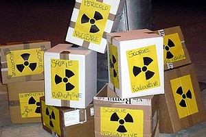 Scorie radioattive simboliche a Trani