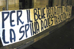 Striscioni del gruppo di tifosi 