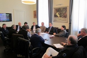 Suolo Pubblico, tavolo in comune