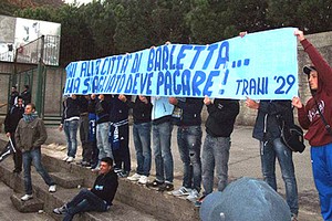 Tifosi sul crollo di Barletta