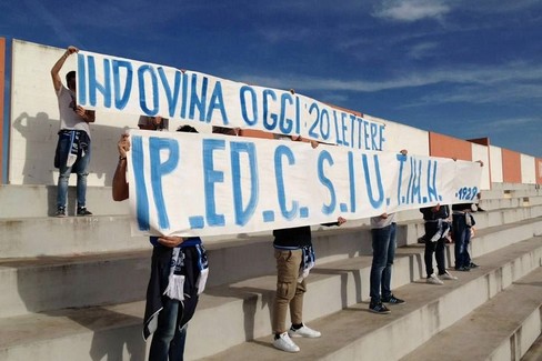 Striscione contro Ippedico