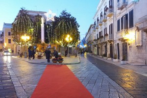 Piazza Libertà con tappeto rosso