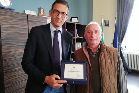 Bottaro premia Vincenzo Tota