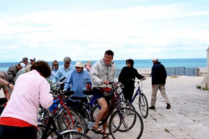Trani, turisti in bici