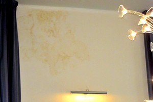 Infiltrazioni nella stanza del sindaco di Trani