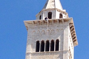 Uomo Campanile Trani