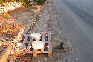 Tombini rubati in via Duchessa d'Andria