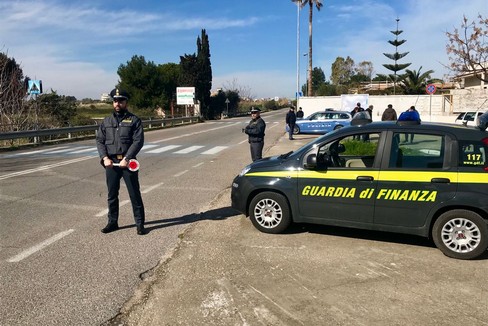 Elicottero della Guardia di Finanza in città