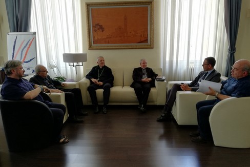 Prima visita ufficiale di Monsignor d'Ascenzo a Palazzo di Città