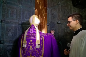 Giubileo, apertura della porta della Cattedrale. <span>Foto Maria Scoccimarro</span>