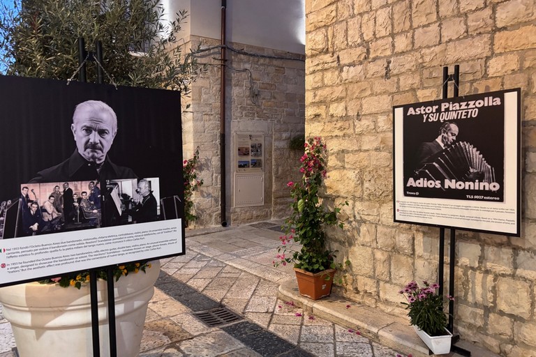 Astor Piazzolla Mostra Fotografica in Via Zanardelli