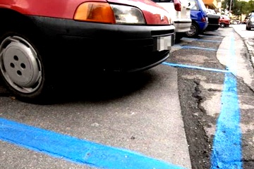 Parcheggio a strisce blu