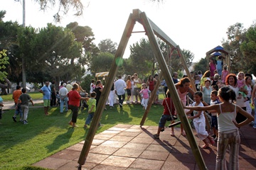 Parco giochi nella villa comunale di Trani