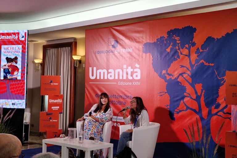 da sinistra: Carola Carulli e Michela Marzano. <span>Foto Adriana Fabrizio</span>