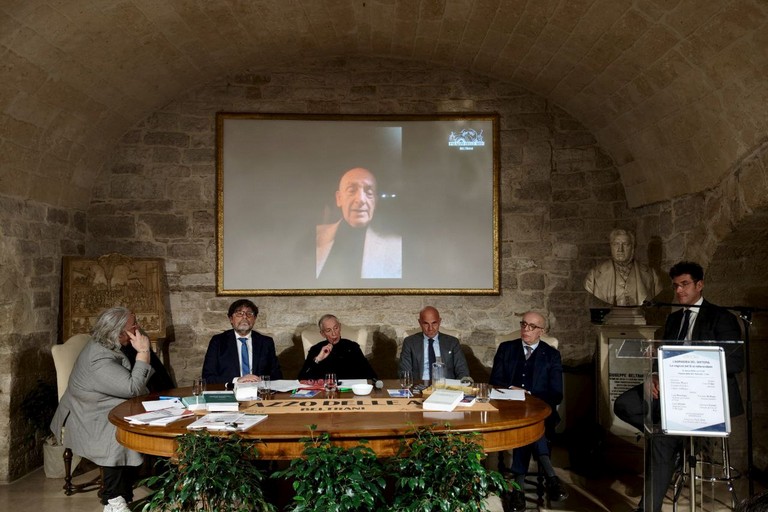 Cav Giuseppe Pierro, dott. Carlo Dibello, avv. Carmine Di Paola, on. Francesco Paolo Sisto, avv. Gigi Riserbato, avv. Giovanni Stefanì, avv. Luca Volpe. <span>Foto Adriana Fabrizio</span>