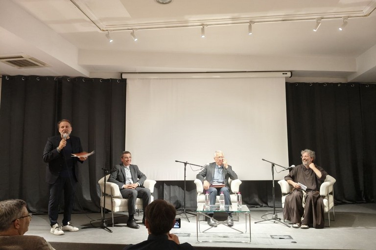 da sinistra: Graziano Urbano, Don Vincenzo Di Pilato, Mons. Leonardo D'Ascenzo e Padre Gianpaolo Lacerenza. <span>Foto Adriana Fabrizio</span>