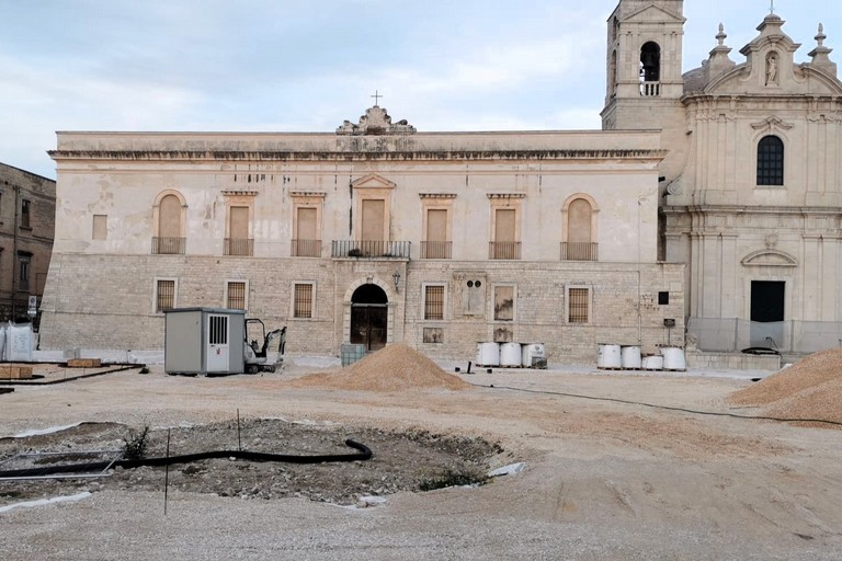 Piazza Gradenigo (Trani):