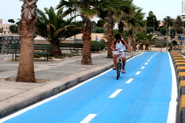 Pista ciclabile sul Lungomare di Trani