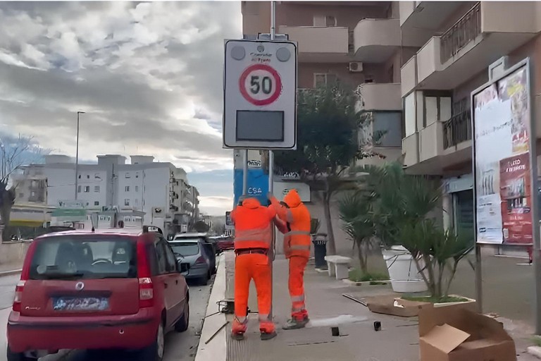 Trani, in via di completamento l'installazione degli indicatori di velocità