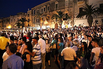 Movida sul porto di Trani