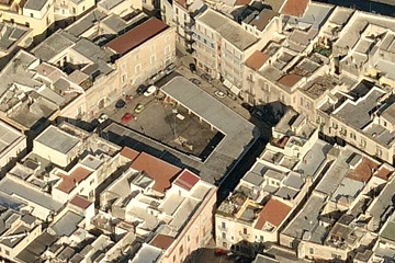 Piazza Longobardi e la chiesa dell'Annunziata