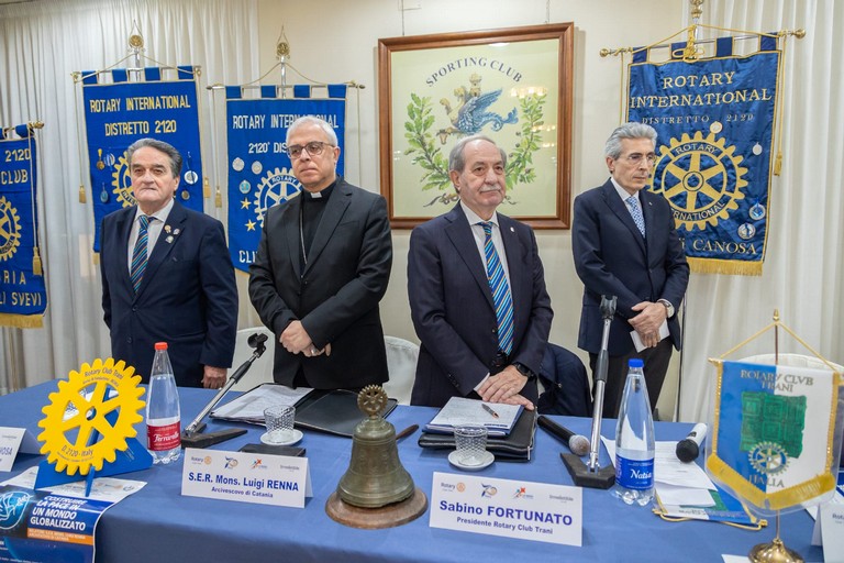 Convegno Rotary Club Trani, mons.Renna. <span>Foto Adriana Fabrizio</span>