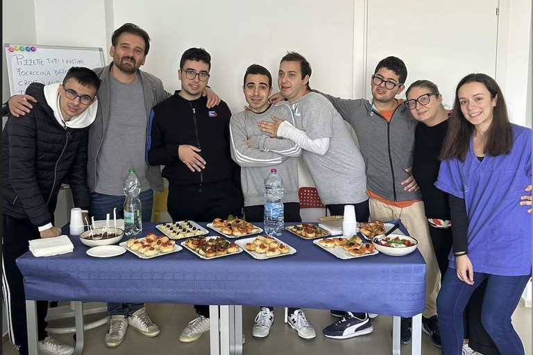 Autonomia e inclusione: a Trani l'aperitivo è preparato dai ragazzi de 