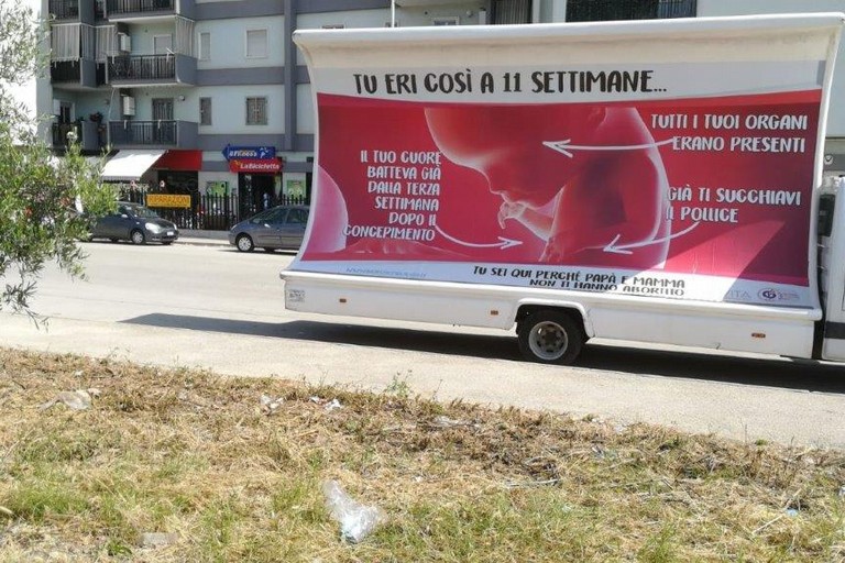 Camion vela pro-life