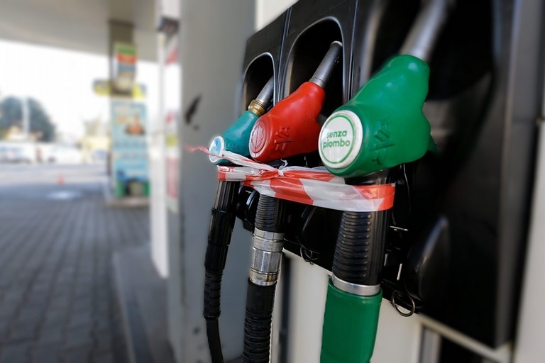Trani - Carburante alle stelle