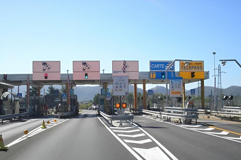 A14, chiusura notturna del casello di Trani