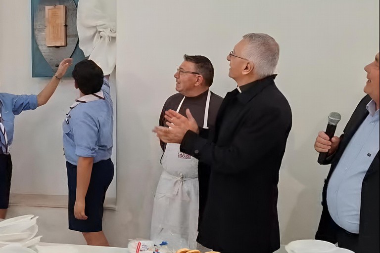 Arcivescovo mons. Leonardo D’Ascenzo ha inaugurato la nuova sede della mensa della Caritas. <span>Foto Enza Zucaro</span>
