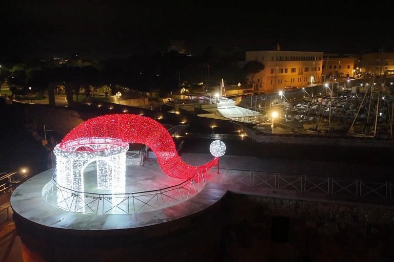 Trani, la città che brilla tutto l’anno e a Natale e Capodanno, ancor di più