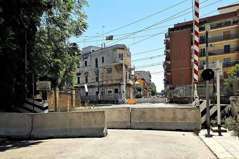 Trani | Passaggio a livello via St.Annibale - via De Robertis. <span>Foto Tonino Lacalamita</span>