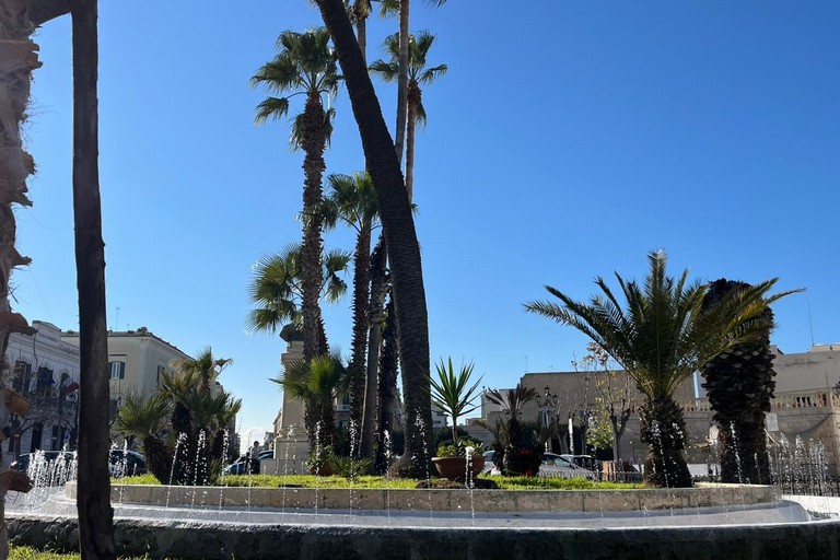 Trani Piazza Plebiscito. <span>Foto Tonino Lacalamita</span>