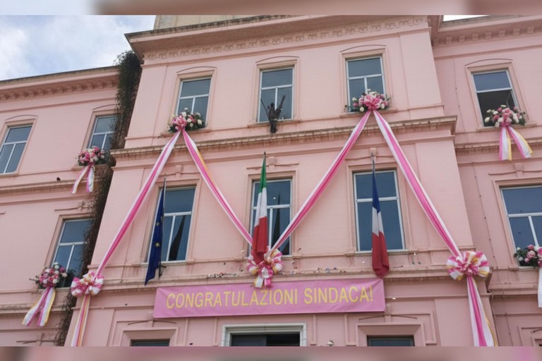 Il Palazzo di Città in rosa - Sindaca 2.0