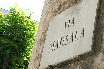 Targa di via Marsala a Trani