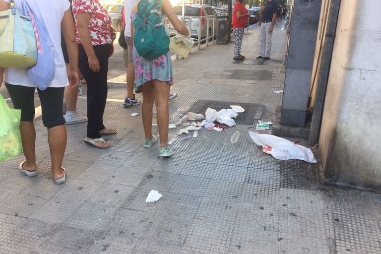 Avverte un malore per strada, sessantenne salvato dai soccorsi