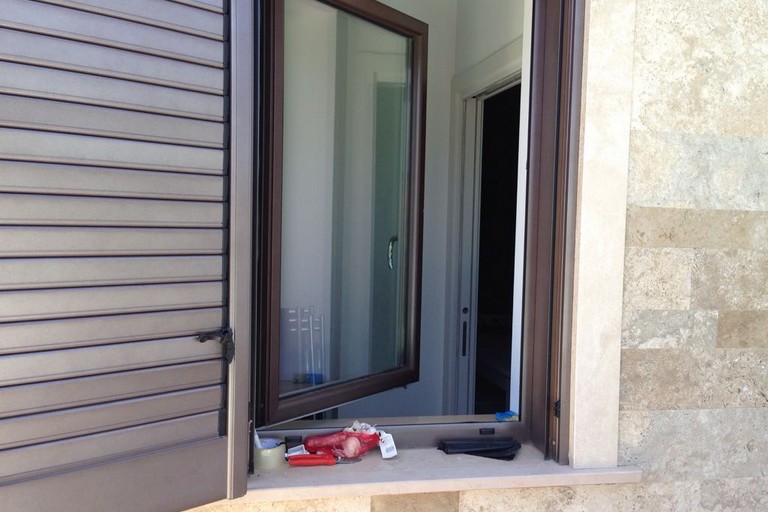 Sventato furto in villa in via Martiri di Palermo