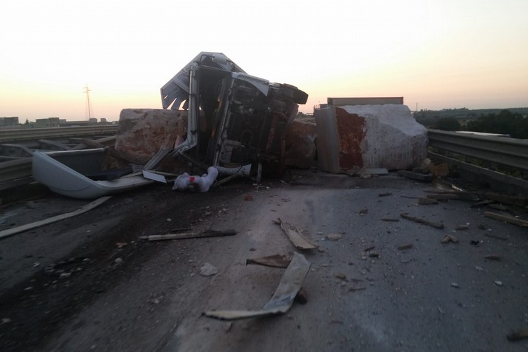 Incidente sulla 16 bis