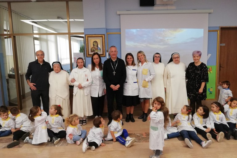 Monsignor d'Ascenzo alla scuola San Paolo