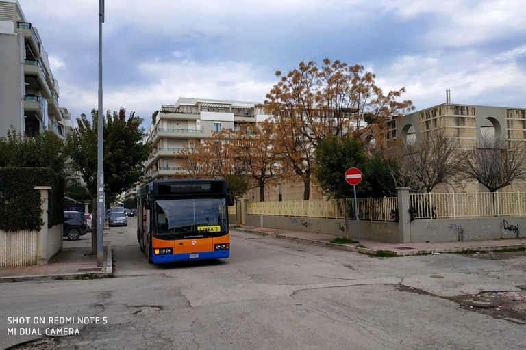 Circolare davanti scuola Fabiano