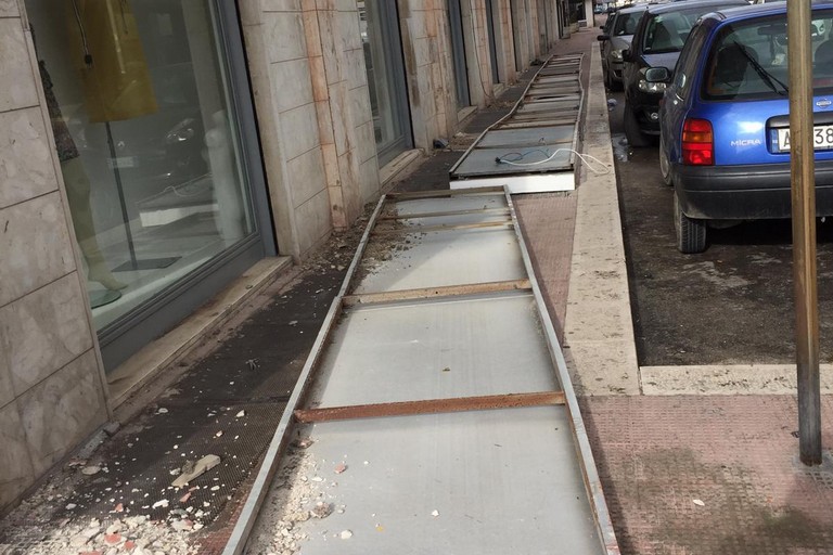 Insegne in via Barletta