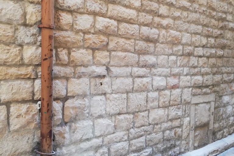 Rimozione scritte dai muri