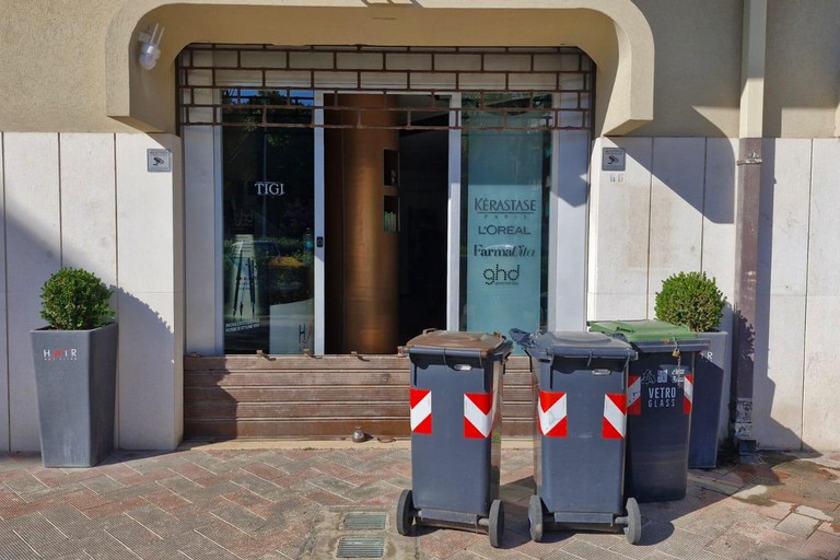 Furto nel locale di un parrucchiere a Trani