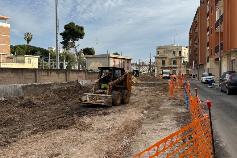 Sottovia carrabile di Via De Robertis - Trani. <span>Foto Tonino Lacalamita</span>